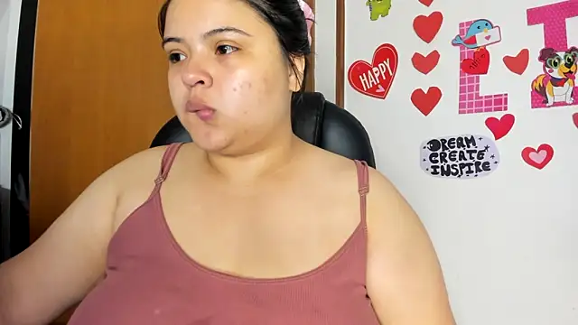 Snapshot of lizzie_c chatting on 02/23/25, 07:17 lizzie c online show from 02/23/25, 07:17
