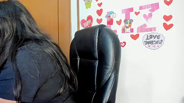 Snapshot of lizzie_c chatting on 03/04/25, 11:43 lizzie c online show from 03/04/25, 11:43