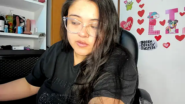 Snapshot of lizzie_c chatting on 03/08/25, 03:28 lizzie c online show from 03/08/25, 03:28