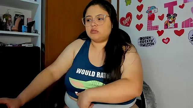 Snapshot of lizzie_c chatting on 03/21/25, 12:18 lizzie c online show from 03/21/25, 12:18