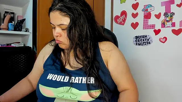 Snapshot of lizzie_c chatting on 03/21/25, 10:06 lizzie c online show from 03/21/25, 10:06
