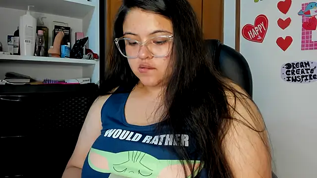 Snapshot of lizzie_c chatting on 03/22/25, 04:24 lizzie c online show from 03/22/25, 04:24