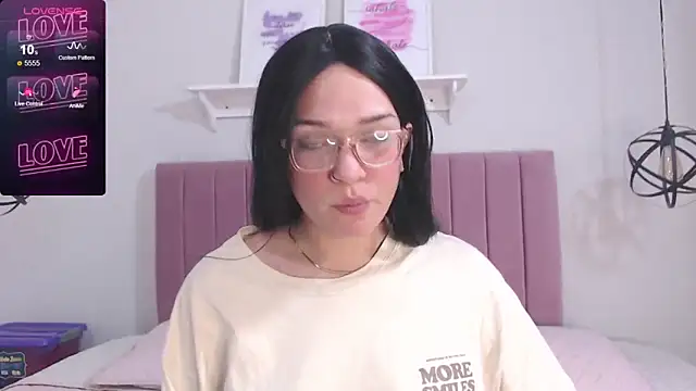 Snapshot of sukimoon chatting on 01/22/25, 05:59 sukimoon online show from 01/22/25, 05:59