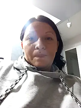 Snapshot of kattia_bk chatting on 10/05/25, 02:32 kattia bk online show from 10/05/25, 02:32