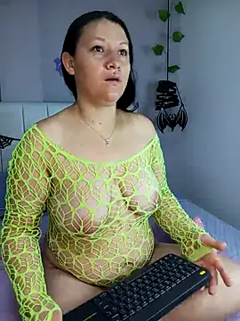 Snapshot of kattia_bk chatting on 10/18/25, 12:39 kattia bk online show from 10/18/25, 12:39