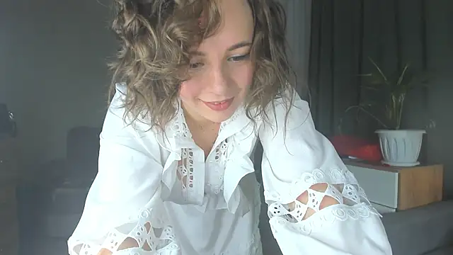 Snapshot of Cute_smile_sharon chatting on 12/19/24, 01:39 Cute smile sharon online show from 12/19/24, 01:39