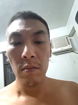 Snapshot of bb770504 chatting on 12/18/24, 07:52 bb770504 online show from 12/18/24, 07:52