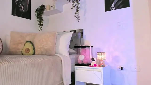 Snapshot of Alissonroses chatting on 09/24/25, 09:18 Alissonroses online show from 09/24/25, 09:18