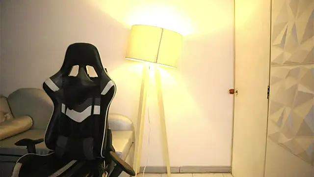 Daisha Riley online show from 11/20/25, 03:45