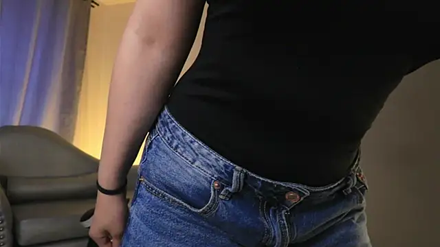 Daisha Riley online show from 05/11/26, 04:04