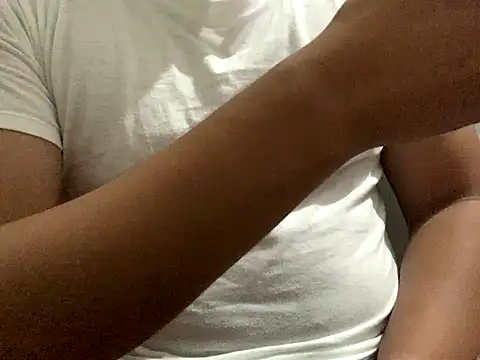 Snapshot of Eddy7988 chatting on 09/19/25, 05:53 Eddy7988 online show from 09/19/25, 05:53