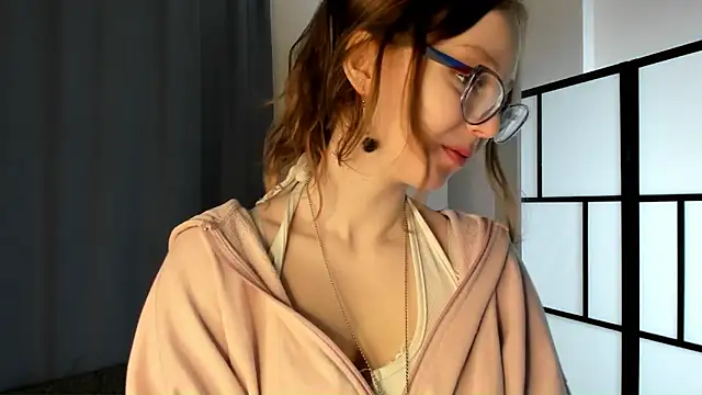 Snapshot of EIviaForland chatting on 12/27/24, 04:04 EIviaForland online show from 12/27/24, 04:04