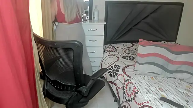 natalia5560 online show from 12/15/25, 07:07