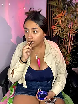 Snapshot of michell_boobs_ chatting on 11/22/25, 01:32 michell boobs online show from 11/22/25, 01:32