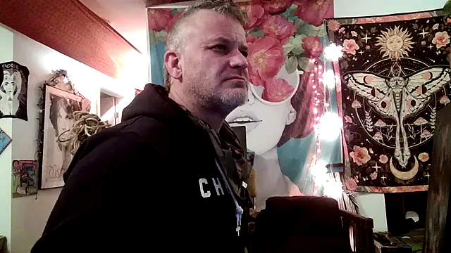 Snapshot of SilverandFox chatting on 01/08/25, 06:31 SilverandFox online show from 01/08/25, 06:31