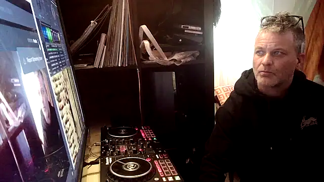 Snapshot of SilverandFox chatting on 01/21/25, 10:19 SilverandFox online show from 01/21/25, 10:19