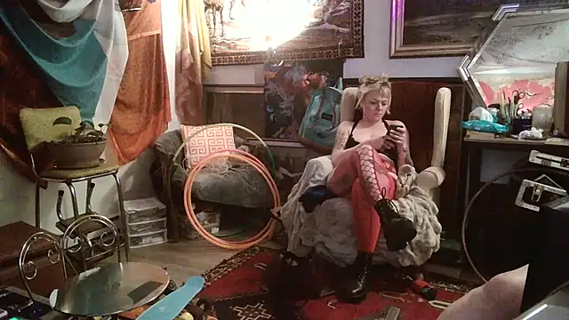 Snapshot of SilverandFox chatting on 02/25/25, 09:42 SilverandFox online show from 02/25/25, 09:42