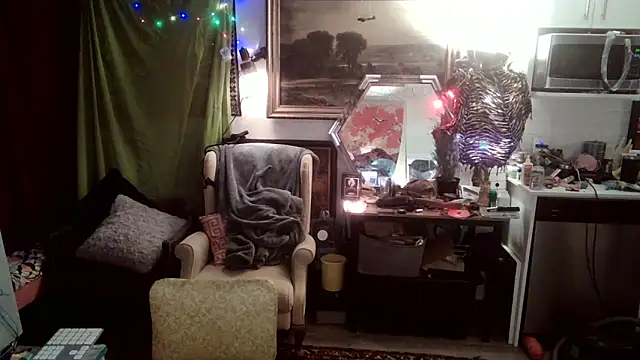 Snapshot of SilverandFox chatting on 03/20/25, 11:38 SilverandFox online show from 03/20/25, 11:38