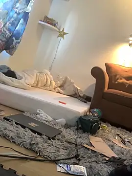 Snapshot of SilverandFox chatting on 10/13/25, 04:18 SilverandFox online show from 10/13/25, 04:18