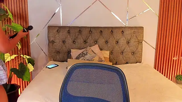 Snapshot of charlottee_white chatting on 01/08/26, 11:07 charlottee white online show from 01/08/26, 11:07