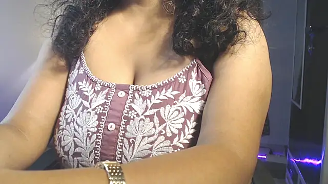 hot menka online show from 06/03/26, 08:58