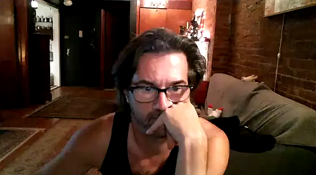 Snapshot of Johnny_Bottoms chatting on 12/19/24, 10:21 Johnny Bottoms online show from 12/19/24, 10:21