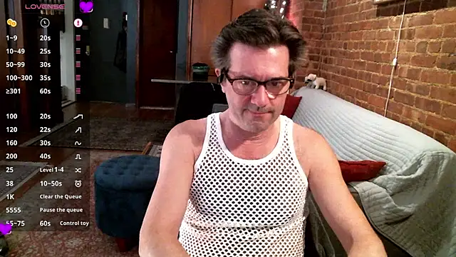 Snapshot of Johnny_Bottoms chatting on 03/16/25, 02:22 Johnny Bottoms online show from 03/16/25, 02:22