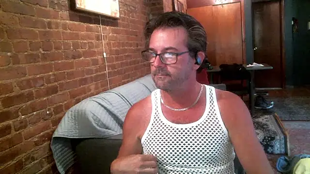 Snapshot of Johnny_Bottoms chatting on 09/14/25, 01:21 Johnny Bottoms online show from 09/14/25, 01:21