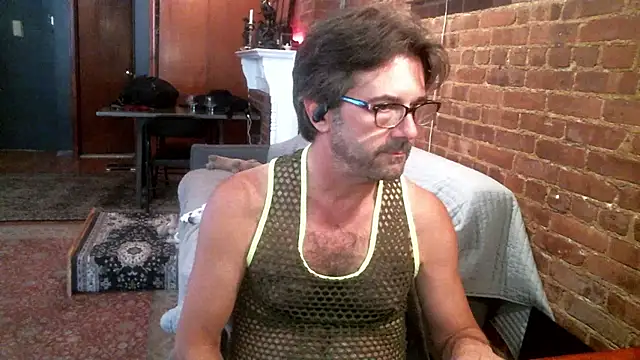 Snapshot of Johnny_Bottoms chatting on 10/19/25, 05:24 Johnny Bottoms online show from 10/19/25, 05:24