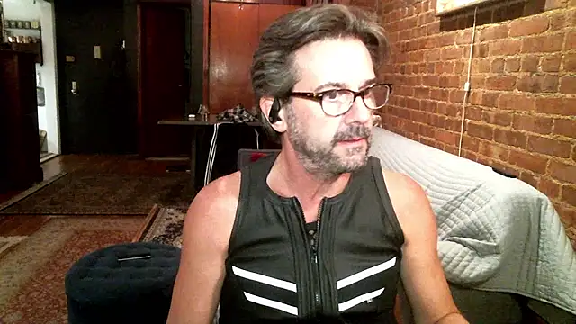 Snapshot of Johnny_Bottoms chatting on 10/23/25, 10:19 Johnny Bottoms online show from 10/23/25, 10:19