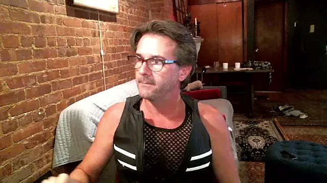 Snapshot of Johnny_Bottoms chatting on 10/28/25, 10:34 Johnny Bottoms online show from 10/28/25, 10:34