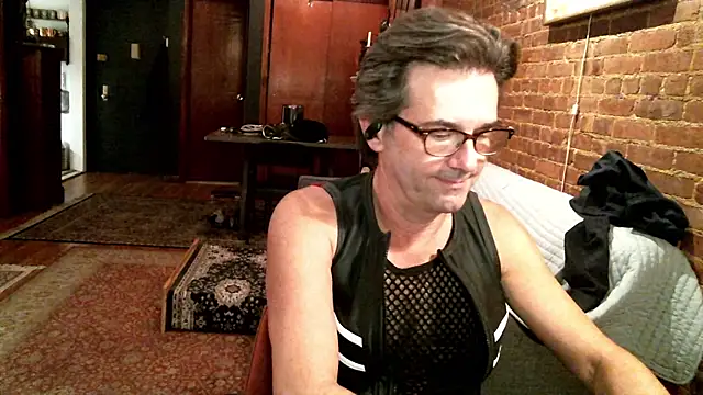 Snapshot of Johnny_Bottoms chatting on 11/14/25, 11:46 Johnny Bottoms online show from 11/14/25, 11:46