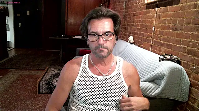 Snapshot of Johnny_Bottoms chatting on 11/21/25, 11:36 Johnny Bottoms online show from 11/21/25, 11:36