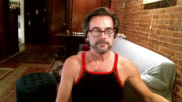 Snapshot of Johnny_Bottoms chatting on 12/14/25, 11:09 Johnny Bottoms online show from 12/14/25, 11:09