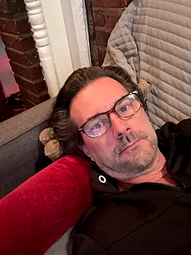 Snapshot of Johnny_Bottoms chatting on 12/17/25, 04:35 Johnny Bottoms online show from 12/17/25, 04:35