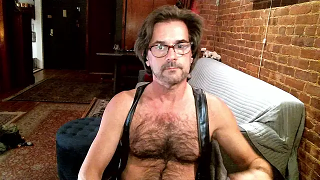 Snapshot of Johnny_Bottoms chatting on 12/18/25, 11:44 Johnny Bottoms online show from 12/18/25, 11:44