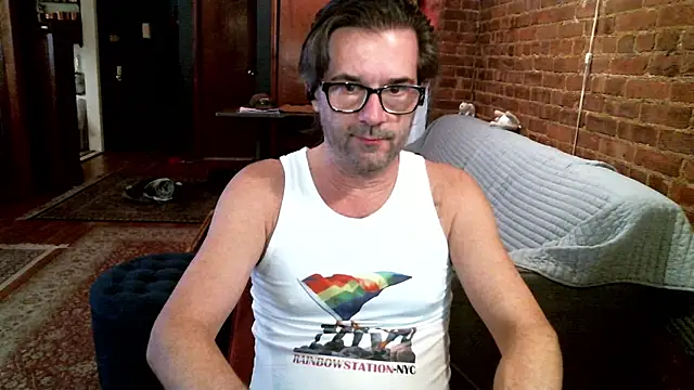 Snapshot of Johnny_Bottoms chatting on 02/14/26, 02:36 Johnny Bottoms online show from 02/14/26, 02:36