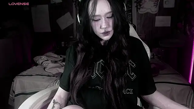 Snapshot of chloe_crystall_killer chatting on 03/07/26, 10:40 chloe crystall killer online show from 03/07/26, 10:40