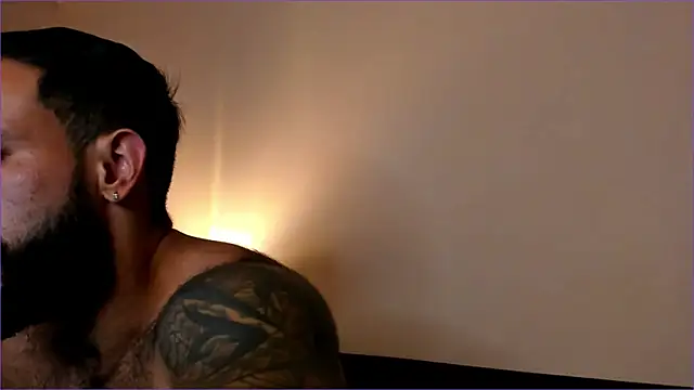 Snapshot of BradLeon_ chatting on 10/06/25, 06:49 BradLeon online show from 10/06/25, 06:49