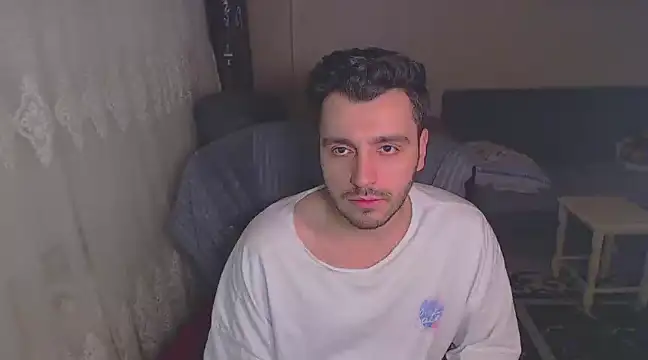 handsomeee04 online show from 02/03/25, 12:47