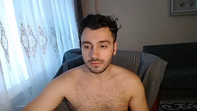 Snapshot of handsomeee04 chatting on 12/18/25, 05:46 handsomeee04 online show from 12/18/25, 05:46