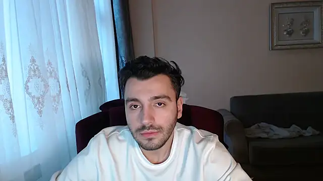 Snapshot of handsomeee04 chatting on 12/20/25, 05:47 handsomeee04 online show from 12/20/25, 05:47