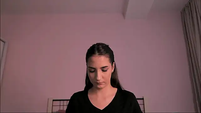 Snapshot of Naalani chatting on 10/04/25, 06:11 Naalani online show from 10/04/25, 06:11