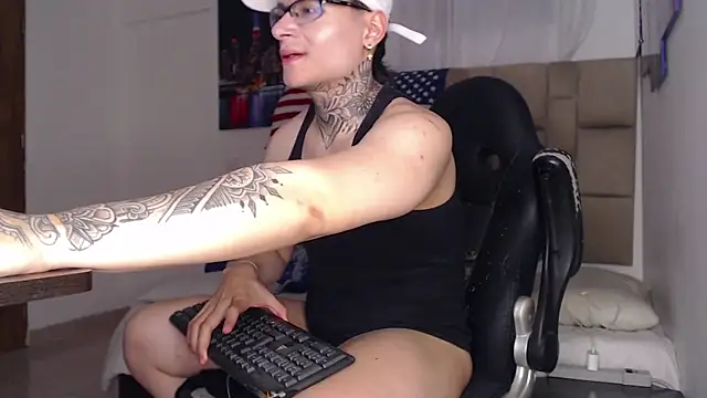 DennisWalkerr online show from 01/12/25, 03:49