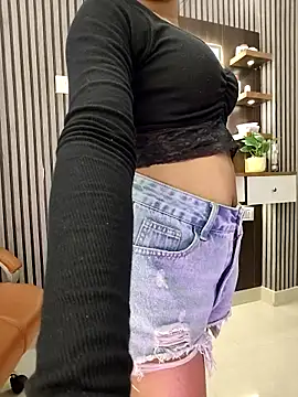 Snapshot of Little__Lia chatting on 06/11/26, 12:32 Little Lia online show from 06/11/26, 12:32