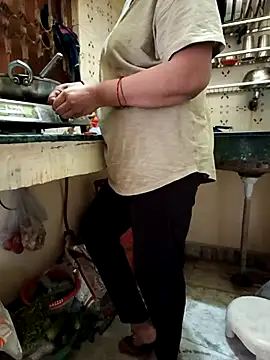 Snapshot of Soniya_444 chatting on 02/25/25, 04:35 Soniya 444 online show from 02/25/25, 04:35