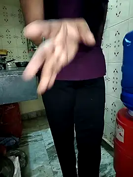 Snapshot of Soniya_444 chatting on 03/05/25, 07:05 Soniya 444 online show from 03/05/25, 07:05