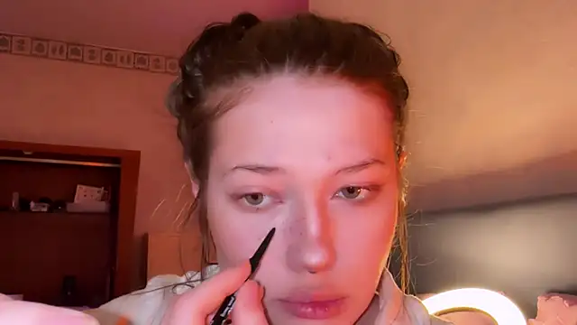 Snapshot of eva_varnerr chatting on 06/03/26, 01:30 eva varnerr online show from 06/03/26, 01:30