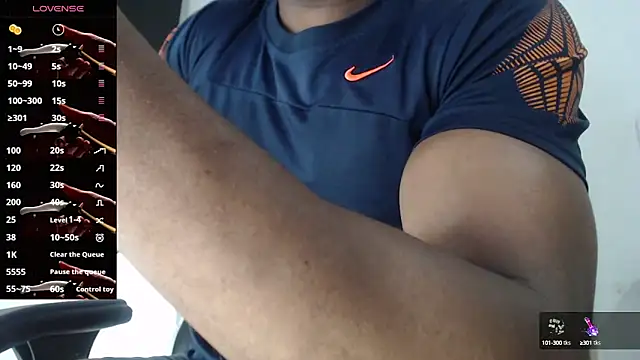 Snapshot of thomsom23 chatting on 10/15/25, 03:23 thomsom23 online show from 10/15/25, 03:23