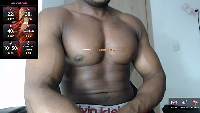 Snapshot of thomsom23 chatting on 11/14/25, 03:00 thomsom23 online show from 11/14/25, 03:00